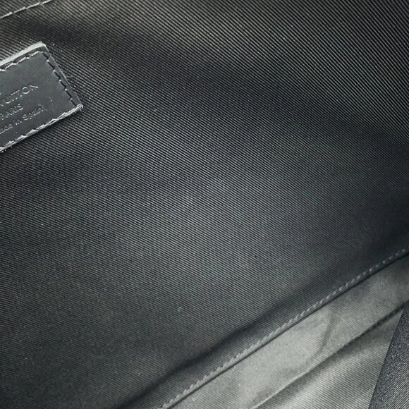 LOUIS VUITTON Pochette・Discovery Monogram Shadow Noir - Picture 12 of 16